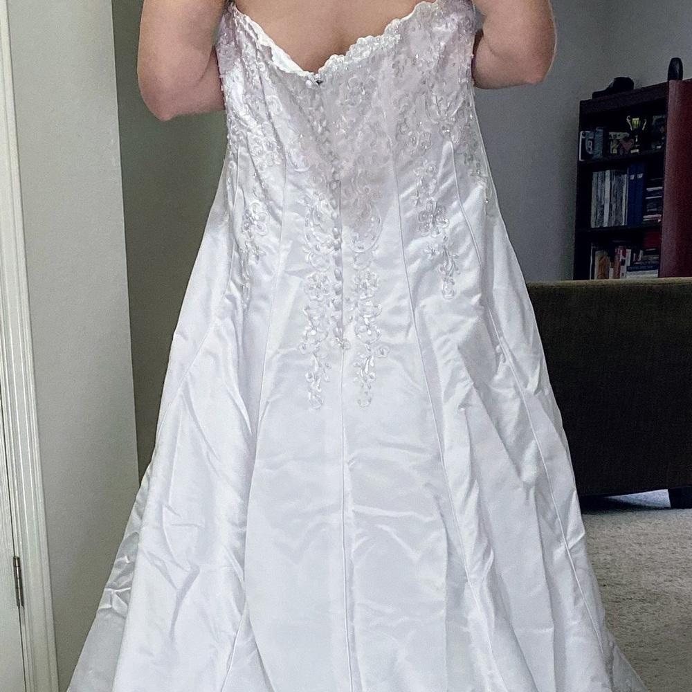 St. Patrick plus size wedding gown - Picture 6 of 6